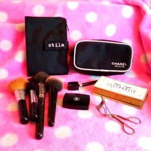 2 Beauty Bags for the price of 1,,,